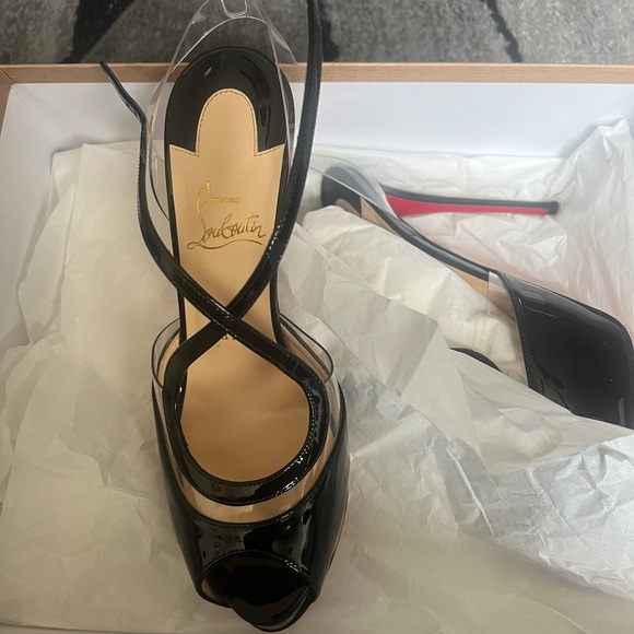 Red bottoms like new no low offers - Picture 4 of 4